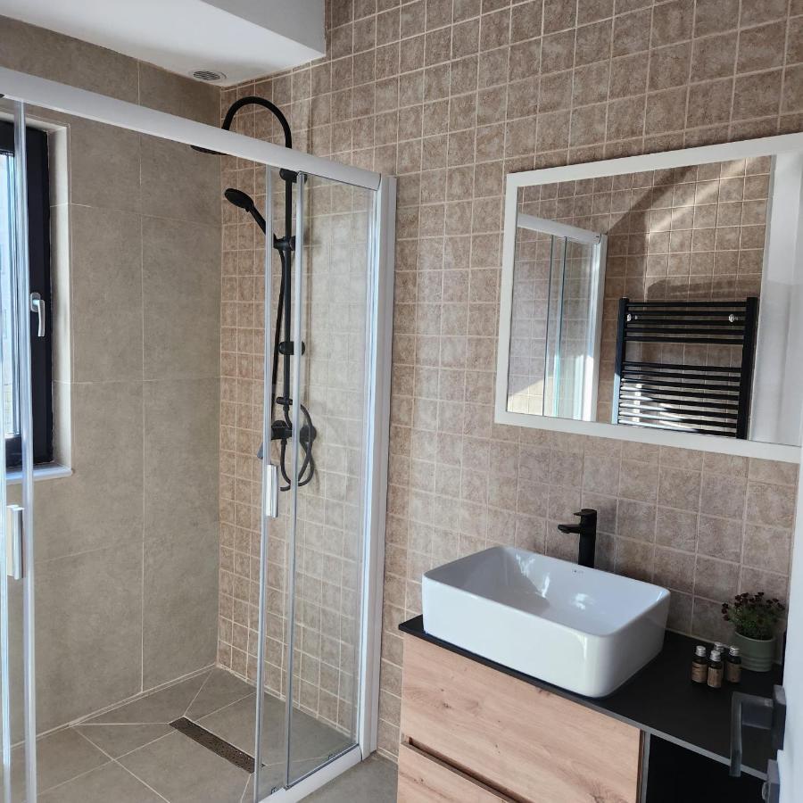 My Room Accommodation Curtea De Arges Exterior photo